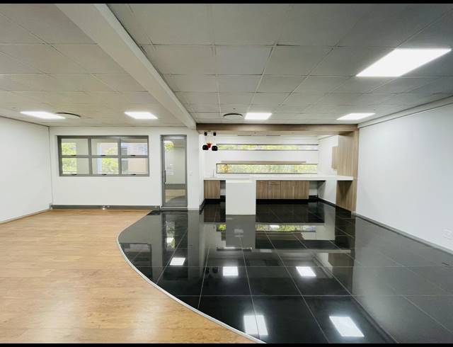 225M² OFFICE TO LET IN MIDRIDGE PARK